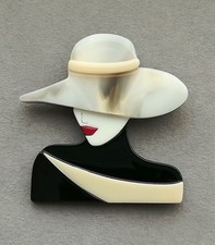 Dame Mit Hut Brosche Acryl