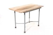 alte Werkbank Werktisch Arbeitstisch Holz mit Metallgestell und Gummifüße 