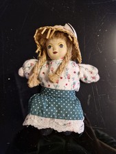 Kleine Porzellanpuppe Mädchen Strohhut