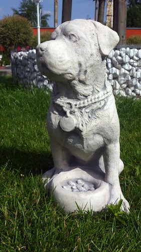 Steinfigur hund mit napf - steinfigur,