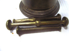 MÖRSER MIT ALTEN PISTILLEN