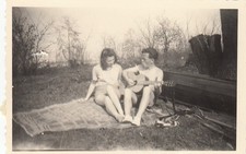 alte Fotografie .Liebespaar mit Gitarre um 1950  ( C 9 )