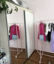 Kleiderschrank mit