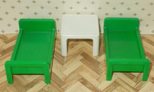 Playmobil 2 Betten + Tisch Grün Weiß Puppenstube Wichtelhaus Kunststoff Möbel