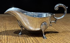 Englisches gepunztes Silber