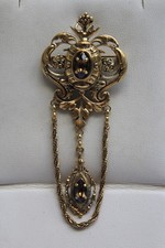 BROSCHE MIT ANHÄNGER AUS VERGOLDETEM MESSING mit GOLD VON FRANCIS LALANNE-CREATEUR + 2 STEINE