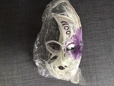 Faschingsmaske  Weiß/ Lila  Neuwertig 