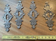 4 alte Schrankbeschläge Eisen 8434
