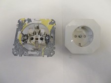 Merten  Octocolor  polarweiß Steckdose mit Einsatz