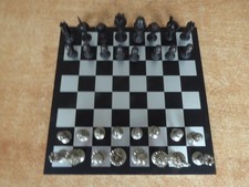 Schachspiel aus Metall mit