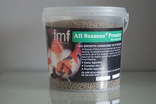 Koi Karpfen Teich Futter