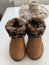 Ugg Gr. 37 Boots Stiefel mit Leo 