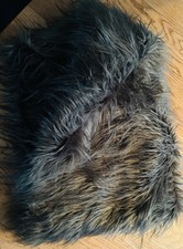 (Fell)Stola von Rundholz