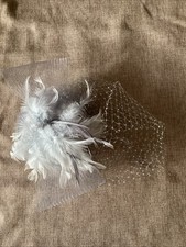 Fascinator Grau Hut Haarkamm Haarschmuck Hochzeit Mottoparty Krimidinner Neu