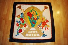 Neuwertiges  Handrolliertes