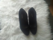 Drei paar Graceland Pumps