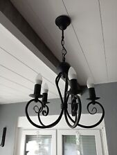 schwarzer Kronleuchter inklusive Wandlampe
