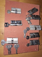 8 Profilzylinder mit Schlüsseln