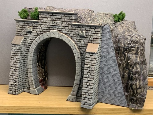 Tunnelportal spur 1 aus - /,