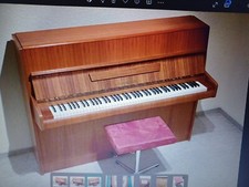 Klavier Fa. Niendorf (1971) in Nussbaum + Hocker.