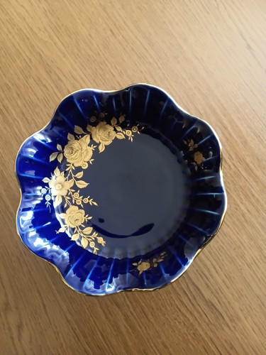 Fuß-Konfektschale