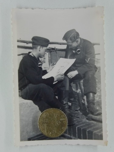 Foto soldat schaut sich - foto,