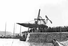 Stake to the water of " La