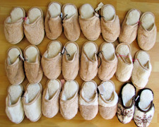 12 Paar Hausschuhe Puschen aus Schurwolle Größe 36 Gästehaus Weihnachten Bazar