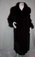 Moderner Echter Pelzmantel