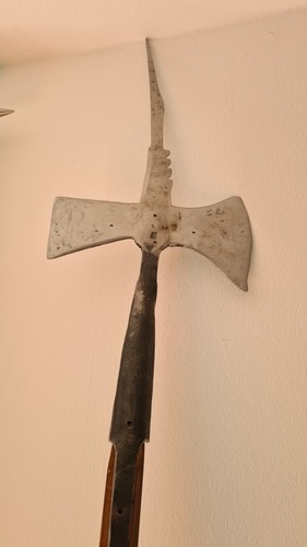 Hellebarde aus eisen - hellebarde,