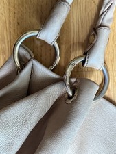 Tod’s Beuteltasche aus Leder – Groß, Beige