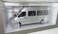 Minichamps Mercedes Benz Sprinter Bus Brilliantsilber 1:43 OVP