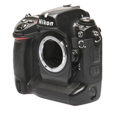 Nikon D2X  ca. 13.000 Ausl