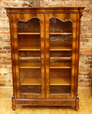 Elegante Mahagoni-Vitrine