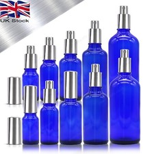 Blaue Glasflasche mit Silber