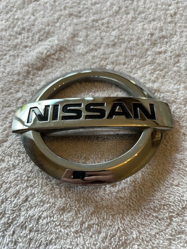Nissan heck emblem - emblem, original