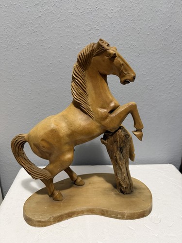 Geschnitzte holzfigur pferd - holzfigur,