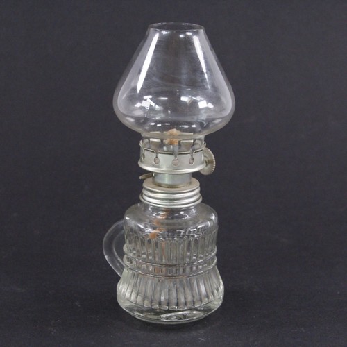 Kleine petroleumlampe aus glas - petroleumlampe,