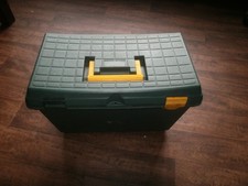 großer Putzkasten grün mit Zubehöhr