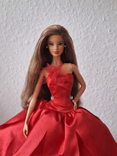 Barbie Collector Holiday 2022 Teresa Hispanic Selten Model Muse Signature