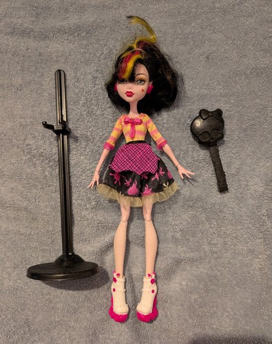 Monster high draculaura art - monster,