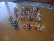 10 Kleine Filly Pferde und süße Drachenfiguren