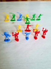 15 "HONG KONG" Spiel-Figuren Cowb. u. Indian.  2,5 - 3 cm