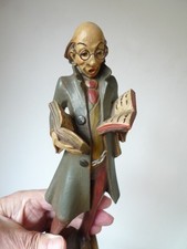 Aus Holz geschnitzte und