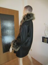 Damen Lammfellmantel mit opulentem Lammfellkragen und Ärmelabschlüssen, Gr. 36