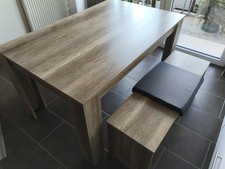 Esstisch mit Sitzbänke und