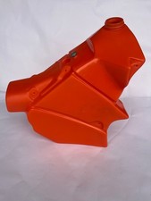 Original KTM Kunststofftank (orange) einer KTM 525 EXC Baujahr 2007