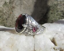 Ω Ring französische Lilie roter Granat Stein des Januar Silber 925 Gr 19,7