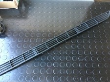 Luftführungsgitter  Audi 80 Typ 81 85 4 Zyl Stoßstange Mitte  811853667B 