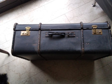 Antiker Überseekoffer